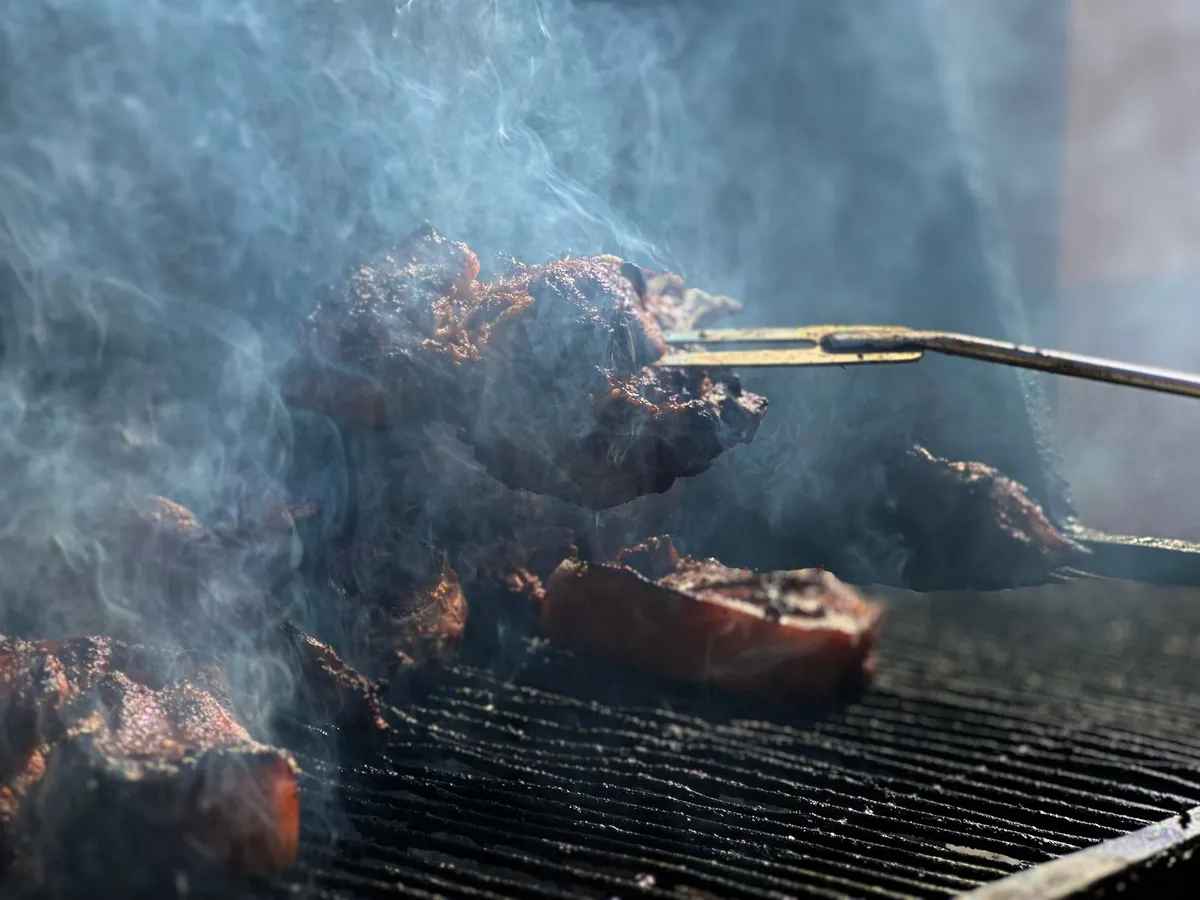 Dibiterie à Paris : où manger du dibi (grillade sénégalaise)