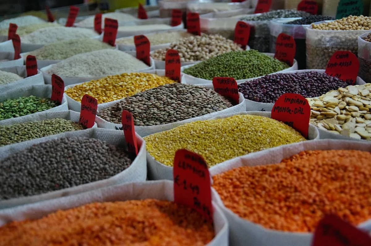 Épicerie africaine à Paris : où faire ses courses et quoi acheter