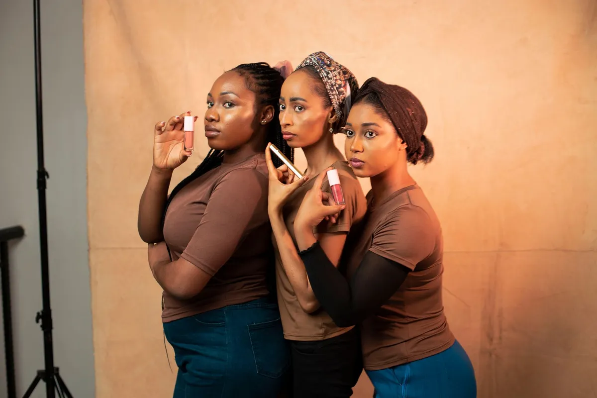 Maquillage peaux noires : les marques qui comptent