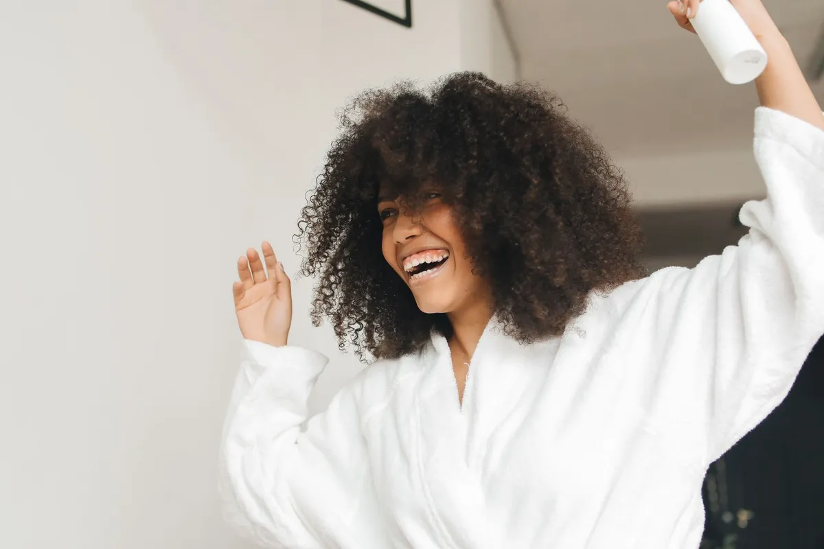 Cheveux crépus : la routine de soin qui marche (méthode LOC)