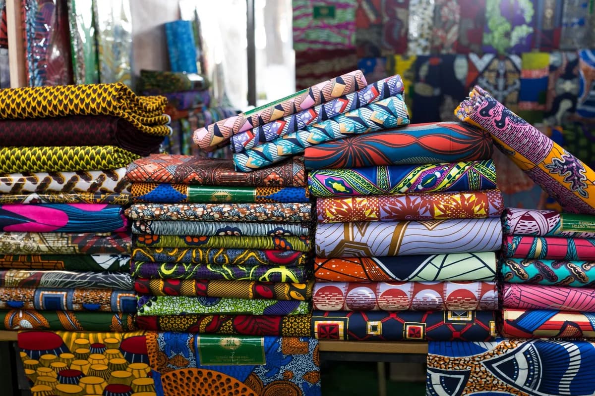 Sélection de tissus africains wax, bogolan et bazin