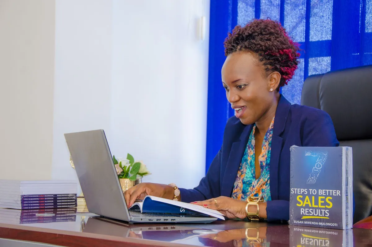 Denise Nguene : Entre les mots et l'art, l'univers unique de Hansey