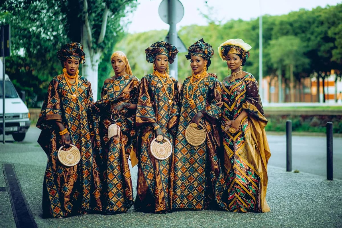 Mannequin défilé Fashion Week Africa Paris — robe wax — Sud Africaine